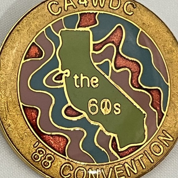 CA4WDC California Four Wheel Drive Association 1988 Convention Pin 60’s Theme - Picture 3 of 13